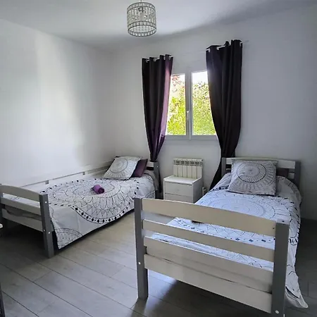 Maison Avec Piscine 펜션 Buros